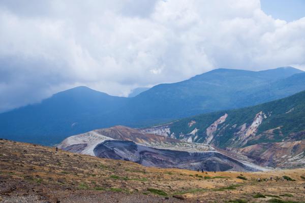 從熊野岳往下看（即將揭開御釜的面紗！）