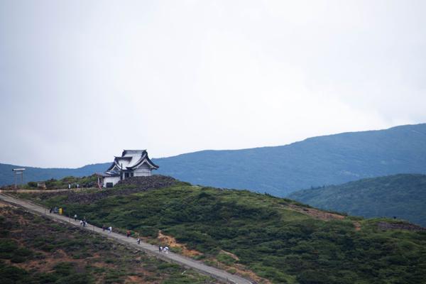 遠眺刈田嶺神社（快走到刈田岳了）