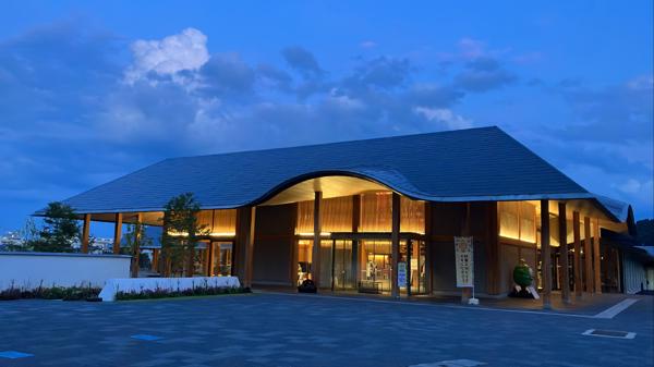 繞了一圈，準備去交流（吃飯）